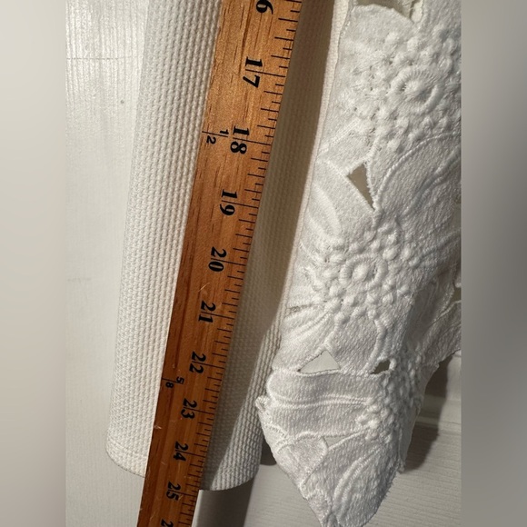 SUNDAY IN BROOKLYN Anthropologie ‘Snow On Daisies’ XS White Lace Embroidery NICE - Picture 14 of 16